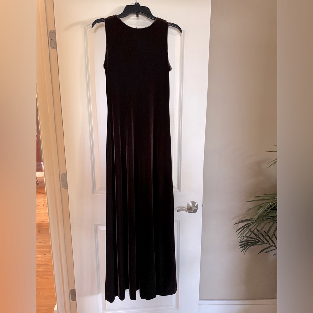 EN FRANCAIS by Huey Waltzer Brown Velvet Gown